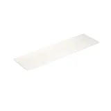 Baderom med skrått tak inspirasjon, beige baderomsmøbler med rifler, elegant benkeplate og firkantet bordstående servant, vakkert firkantet speil med stilige hyller, blå vegger, store vinduer og sort fiskebeinsgulv gir et lyst og urbant uttrykk.