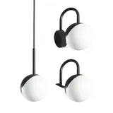 Bad med skråtak inspirert av et lite hvitt servantskap og høyskap med runde, svarte håndtak, samt et vakkert rundt speil og oransje fliser som gir et friskt og moderne uttrykk.