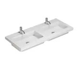 Stort og luksuriøst bad med flotte ovale speil og lekre fliser i naturfarger