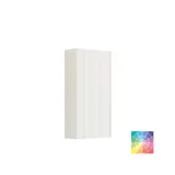 Inspirerende baderom med spesiallagde lilla skap med elegante riller, stilfull benkeplate og frittstående vask, stort speil med messingkant, fliser og vegger i lilla nyanser gir et romantisk og feminint preg