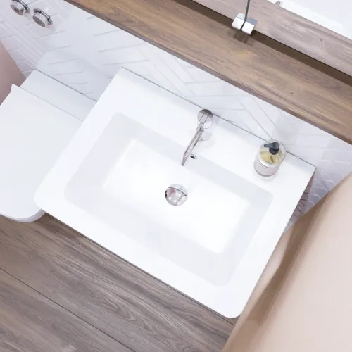 Lite baderomsinspirasjon med vaskeskap i spesialfarge med integrert grep, speilskap med lamper, dekorasjonsspeil med tonet glasshylle, hvite fiskebeinsfliser gir et stilrent og klassisk uttrykk.