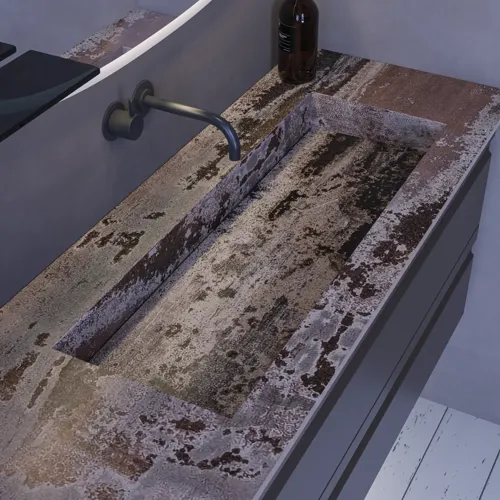 Stor baderomsinspirasjon med grå servantskap med integrert håndtak, stilfull sidemontert vask, kvadratisk speil med avrundede hjørner, vegger i betonglook og rå materialer for et urbant uttrykk